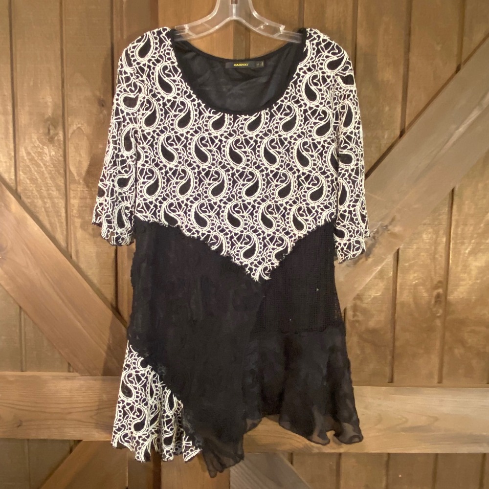 Radzoli Tunic Top Womens Large Black White Excellent Paisley Mixed Media Lace
